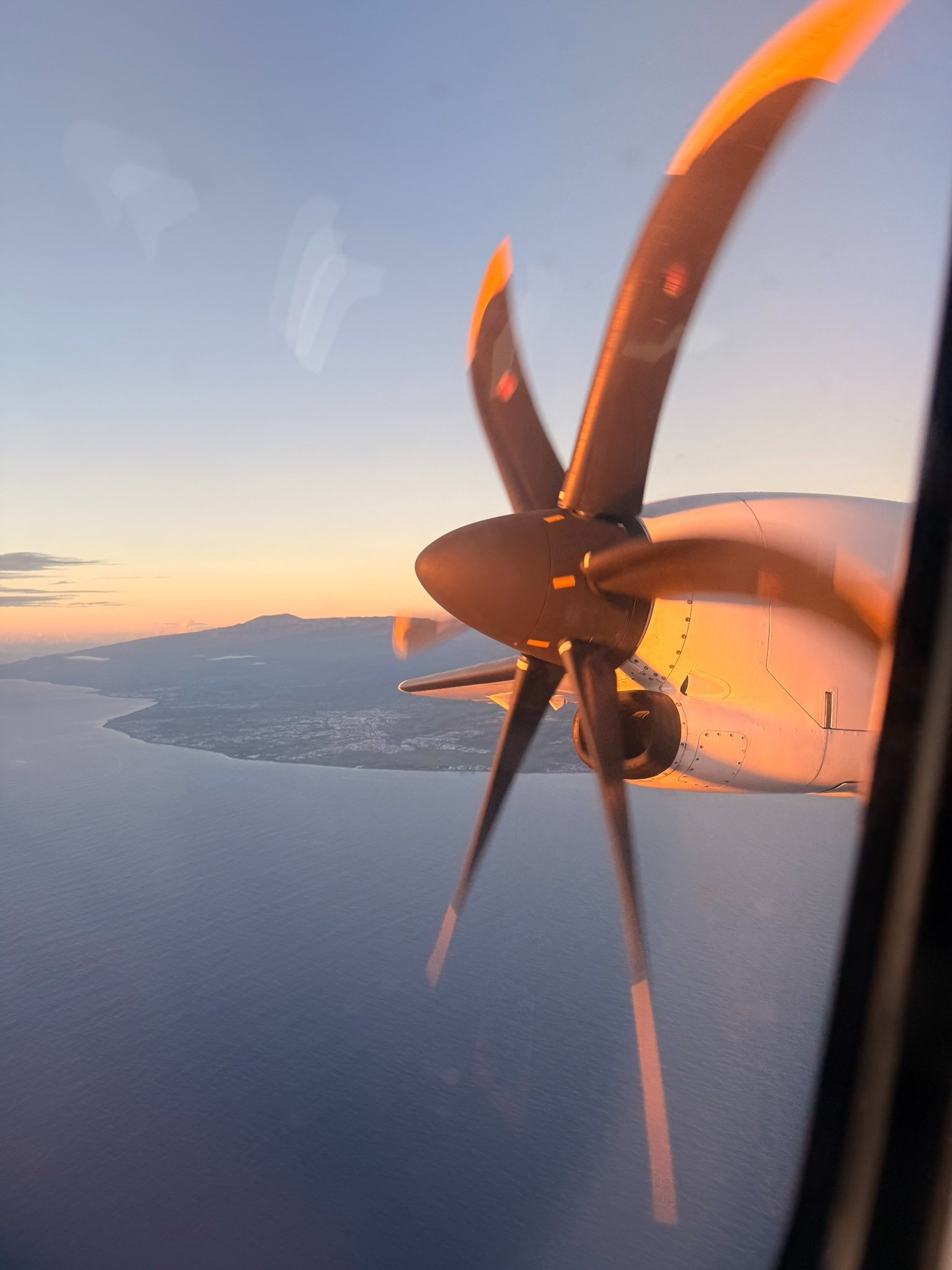 Vue de La Réunion depuis le hublot d’un avion